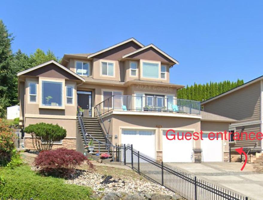 Private 2 Bedrooms Suite Near Hwy 1, Cultus Lake, Heritage Park, Fishing, Coliseum Chilliwack Bagian luar foto