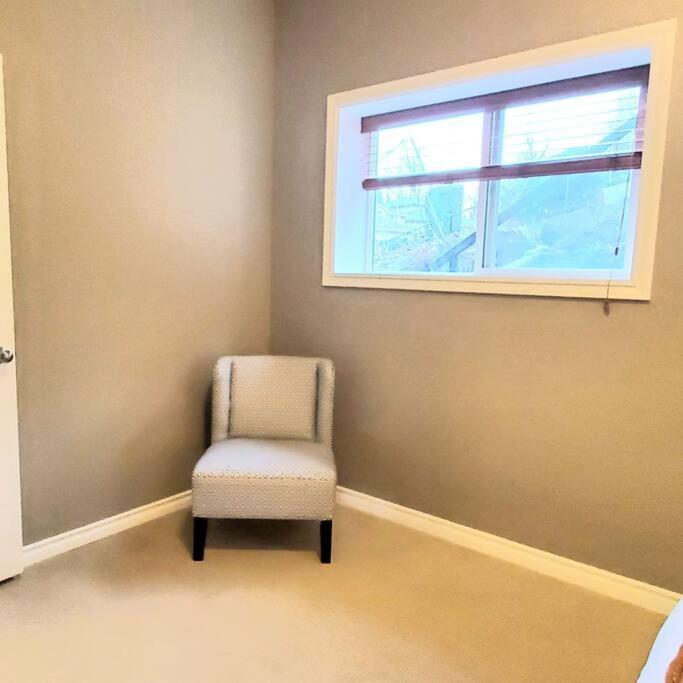 Private 2 Bedrooms Suite Near Hwy 1, Cultus Lake, Heritage Park, Fishing, Coliseum Chilliwack Bagian luar foto
