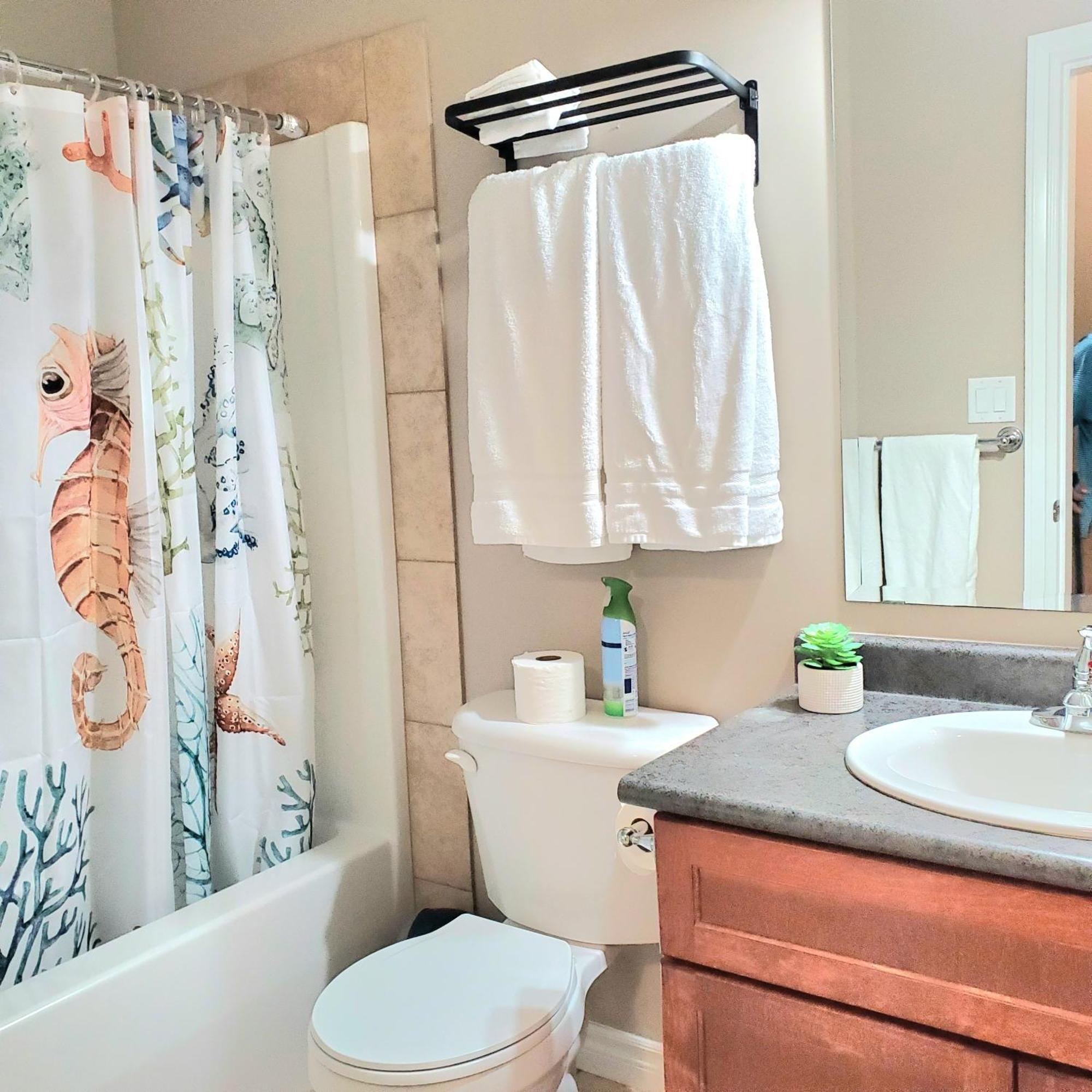 Private 2 Bedrooms Suite Near Hwy 1, Cultus Lake, Heritage Park, Fishing, Coliseum Chilliwack Bagian luar foto